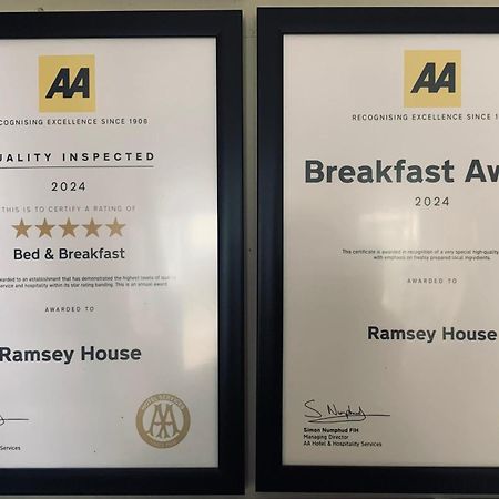 سانت دافيدز Ramsey House - Luxury Licensed B&B - Parking And Guest Lounge المظهر الخارجي الصورة